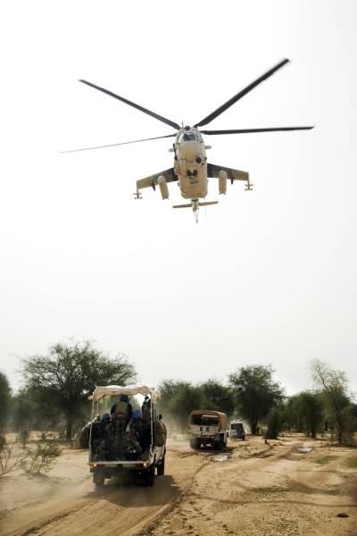 Kuva Darfurin sotaharjoituksesta vuonna 2010. Harjoituksesta vastaa rauhanturvajoukot UNAMID. Kuva: Unphoto/Albert González Farran.